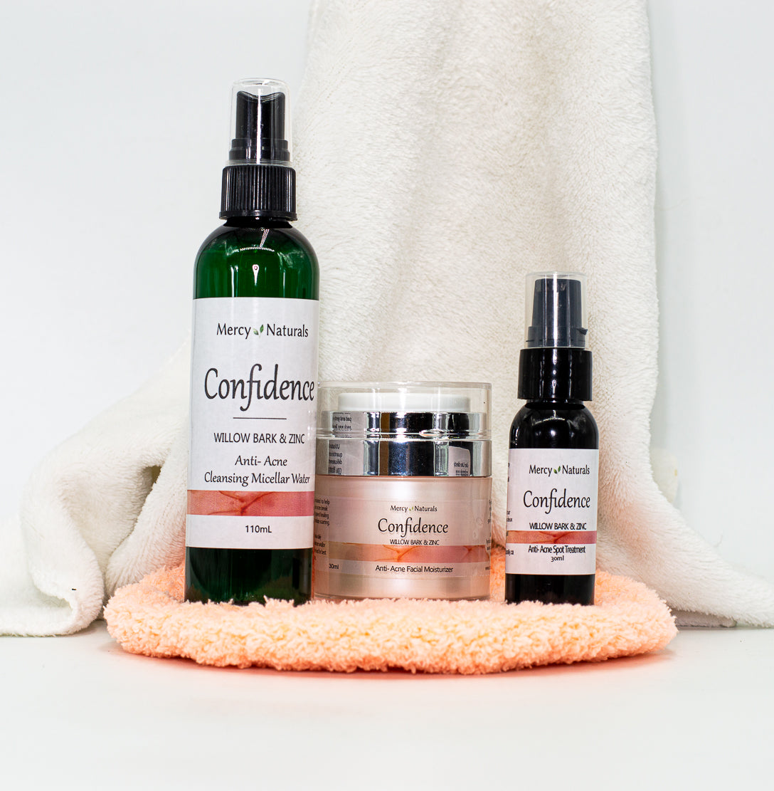 Confidence Acne-Fighting Skincare Set with a 110ml black plastic bottle with a spray top micellar water , a 30ml white plastic pump top with clear lid face cream and a 30ml black plastic pump top spot treatment.